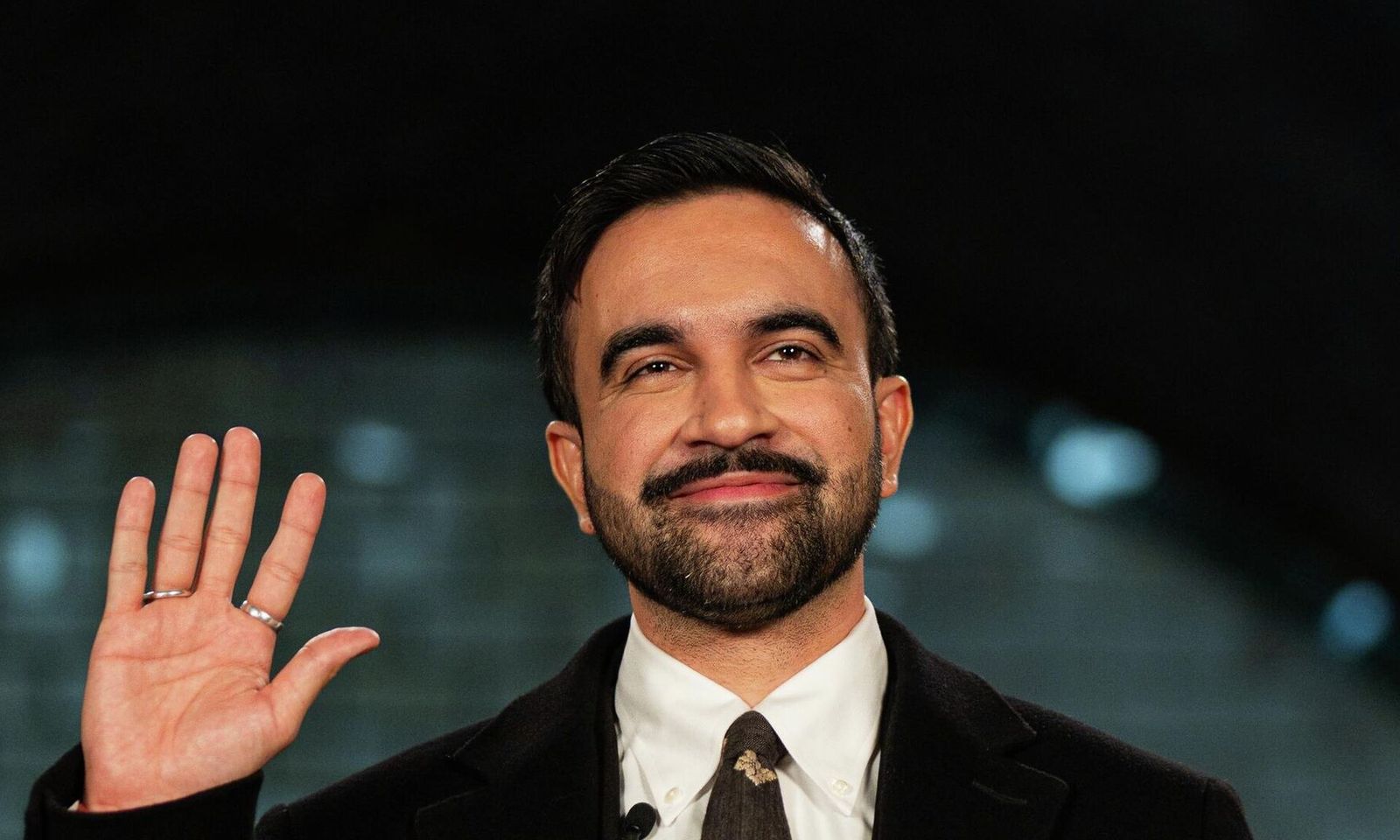 Нью-Йорктун жаңы мэри Куран кармап ант берди