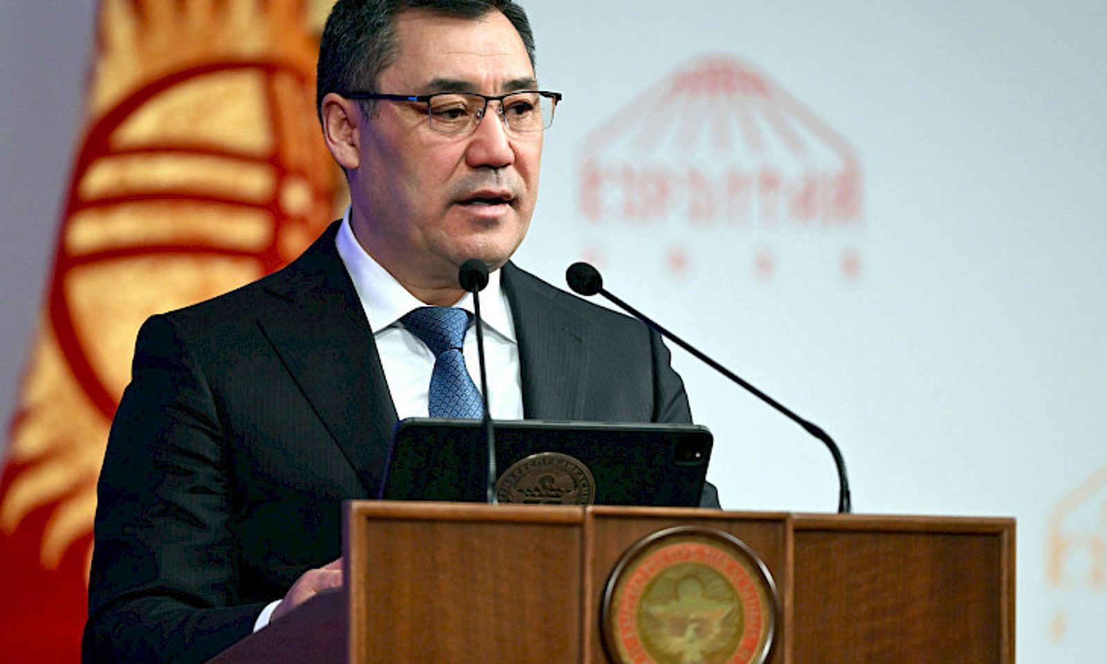 Садыр Жапаров: Кадр маселеси көйгөй бойдон калууда