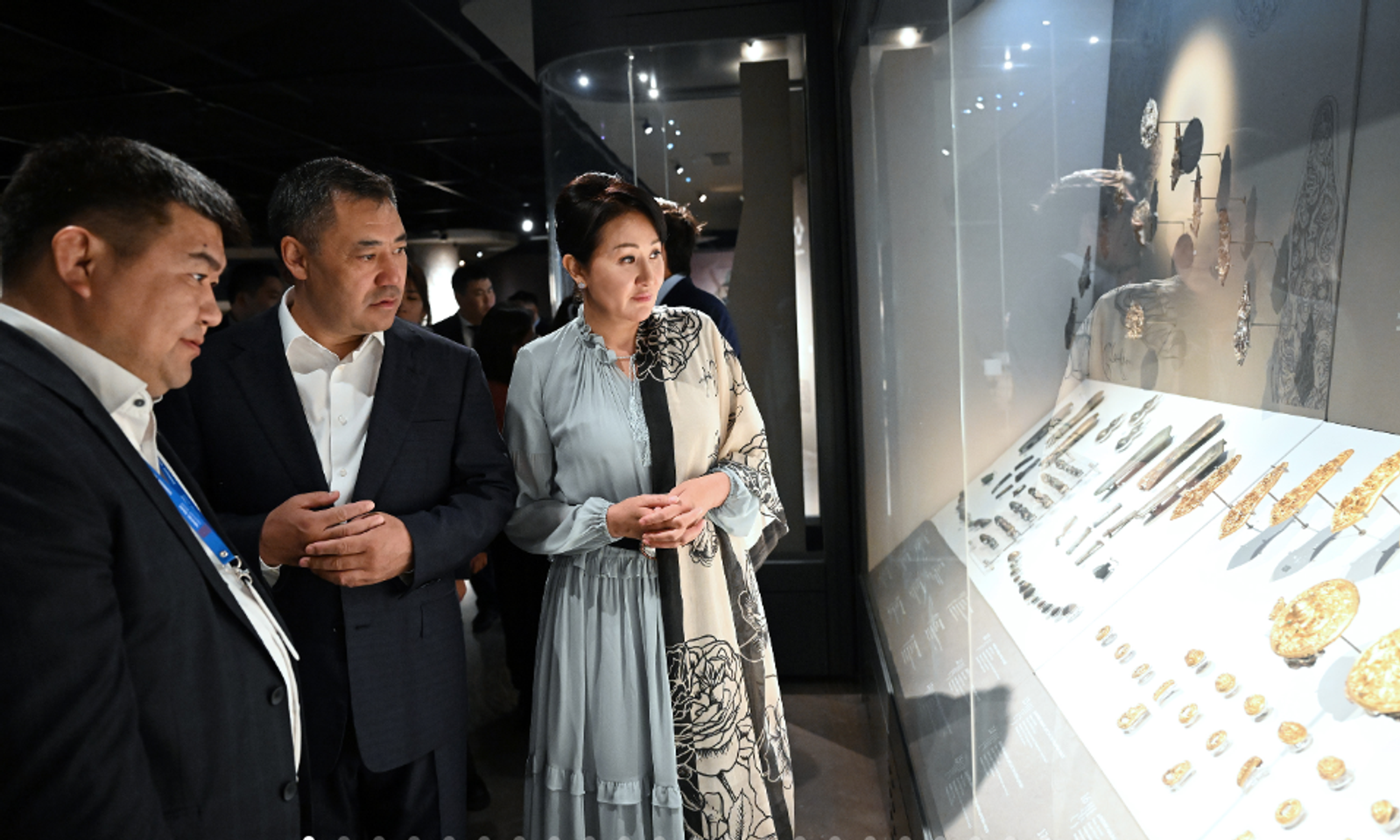 Жапаров биринчи айым менен «Чынгыз хан» музейине барды