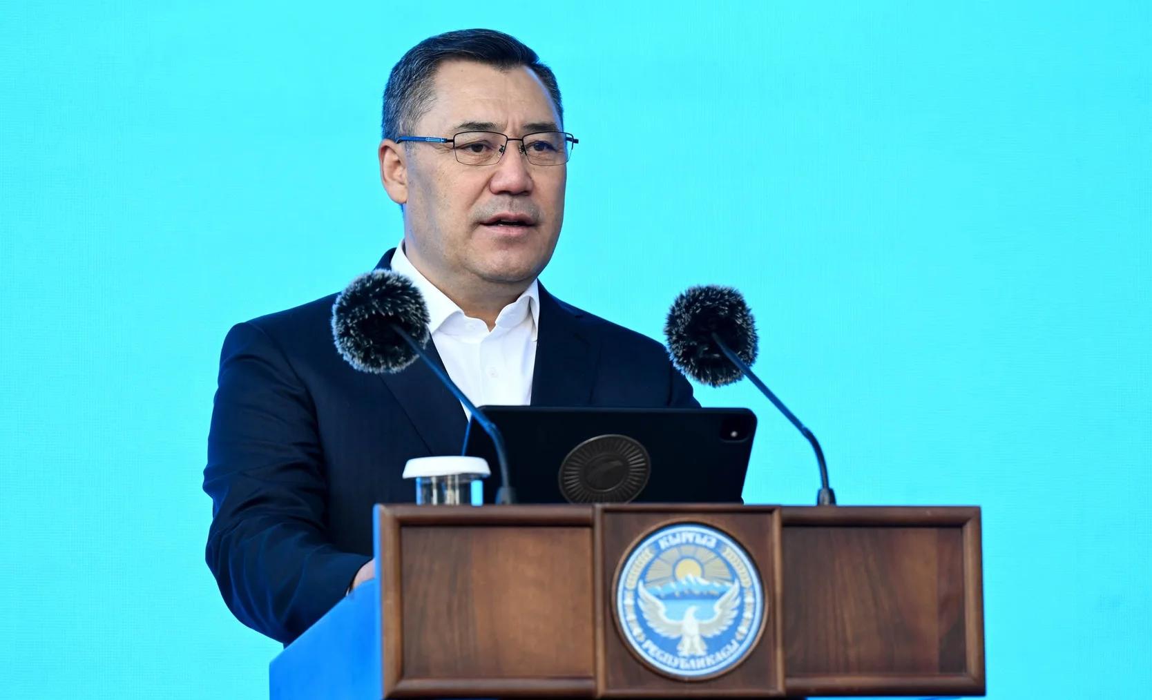Садыр Жапаров МИКтин үйлөрү боюнча түшүндүрмө берип, жашоочуларды таза болууга чакырды