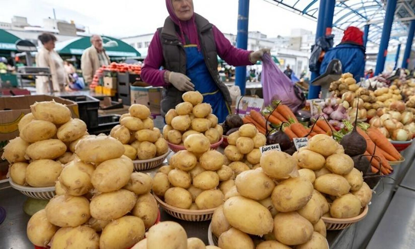 Өлкөдө эт менен картошкага болгон баа ушул жума ичинде турукташуусу күтүлүүдө