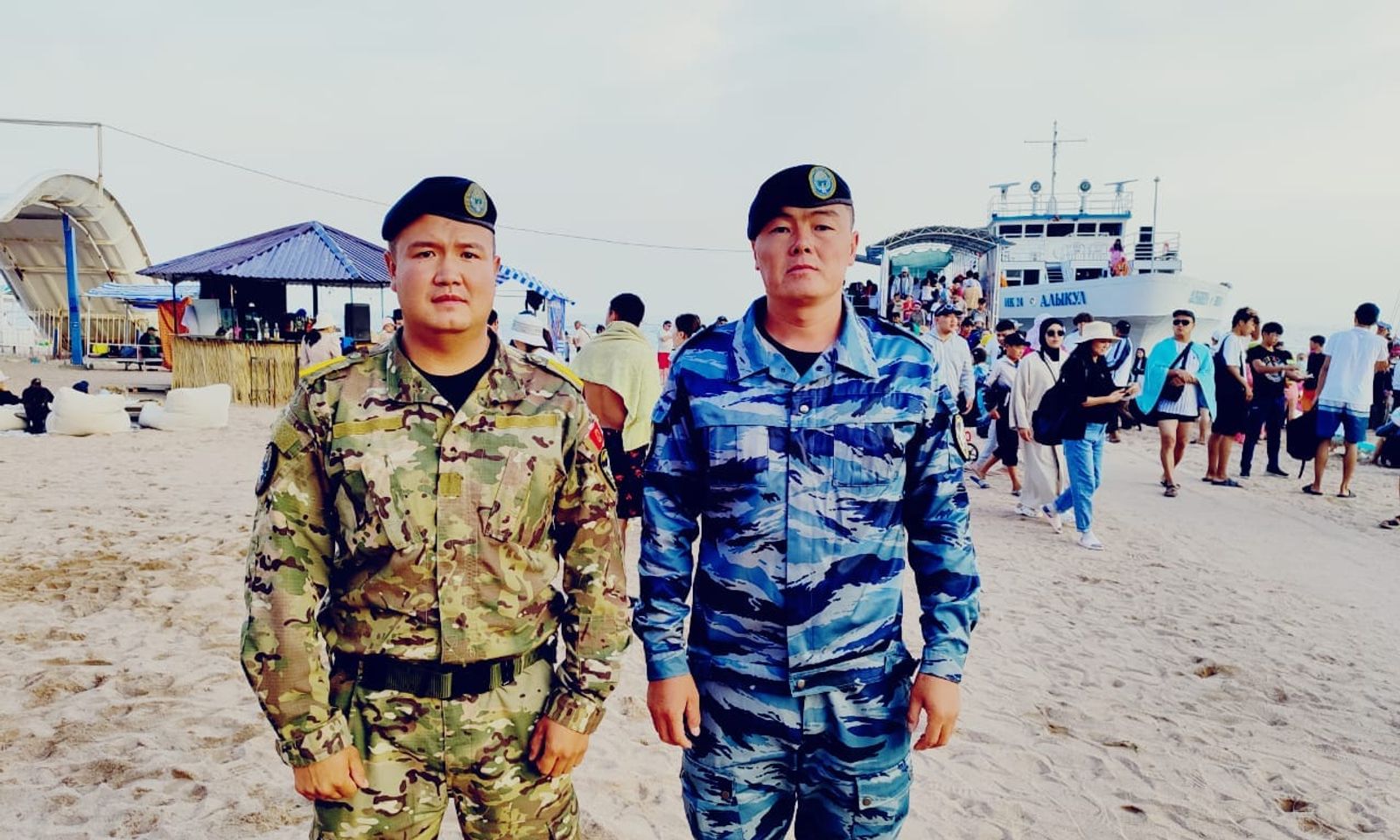 Милиционерлер Ысык-Көлгө чөгүп бара жаткан 18 жаштагы жигитти куткарып калышты