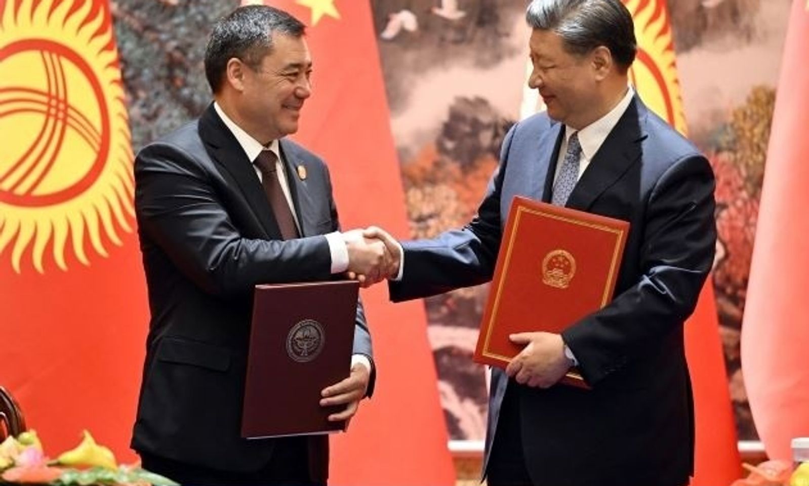 Садыр Жапаров Кытай Эл Республикасынын Төрагасы Си Цзиньпин менен сүйлөшүүлөрдү жүргүздү