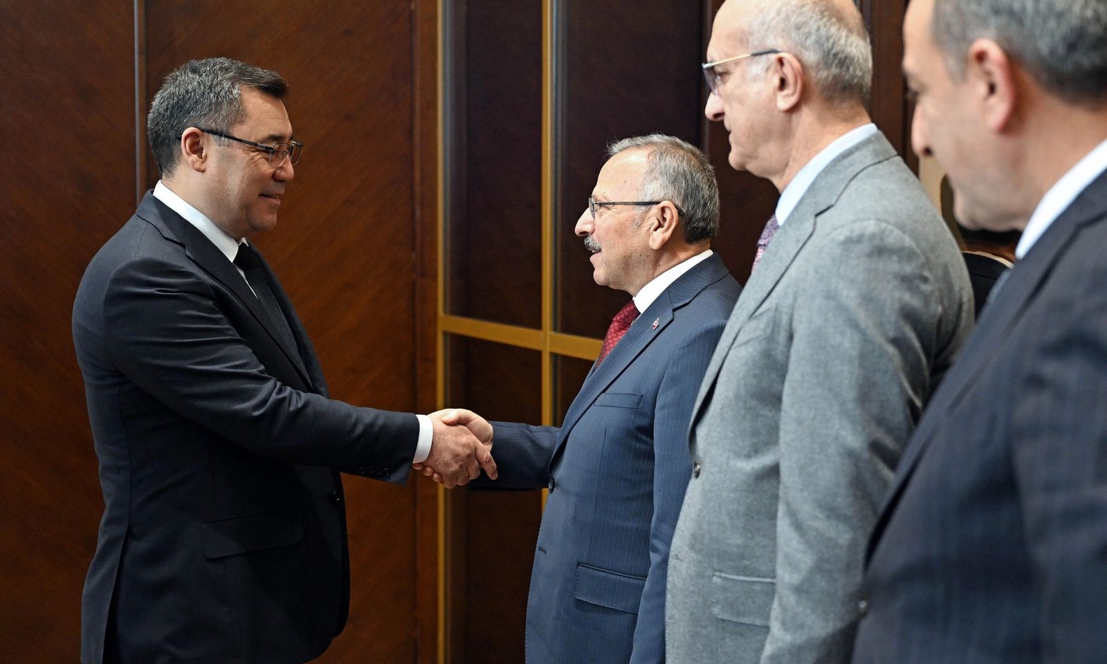 Президент «Түкия-Кыргызстан» парламенттер аралык достук тобунун мүчөлөрун,Түркиянын Улуу Улуттук Жыйынынын депутатын кабыл алды