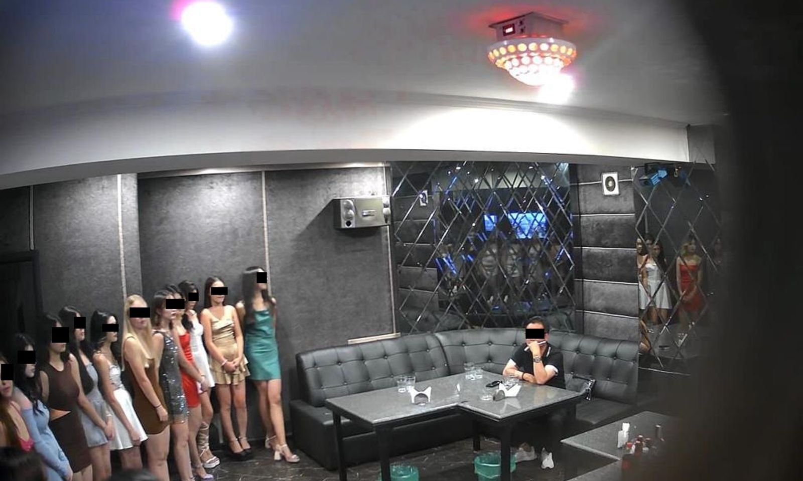 Официант кылып жумушка алышып. Интимдик кызмат көрсөтүп жүргөн топ кармалды