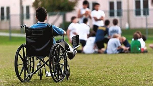 Майыптыгы барлардын жардамчыларына бир жылда жалпы 131 млн сомдук айлык акы төлөндү