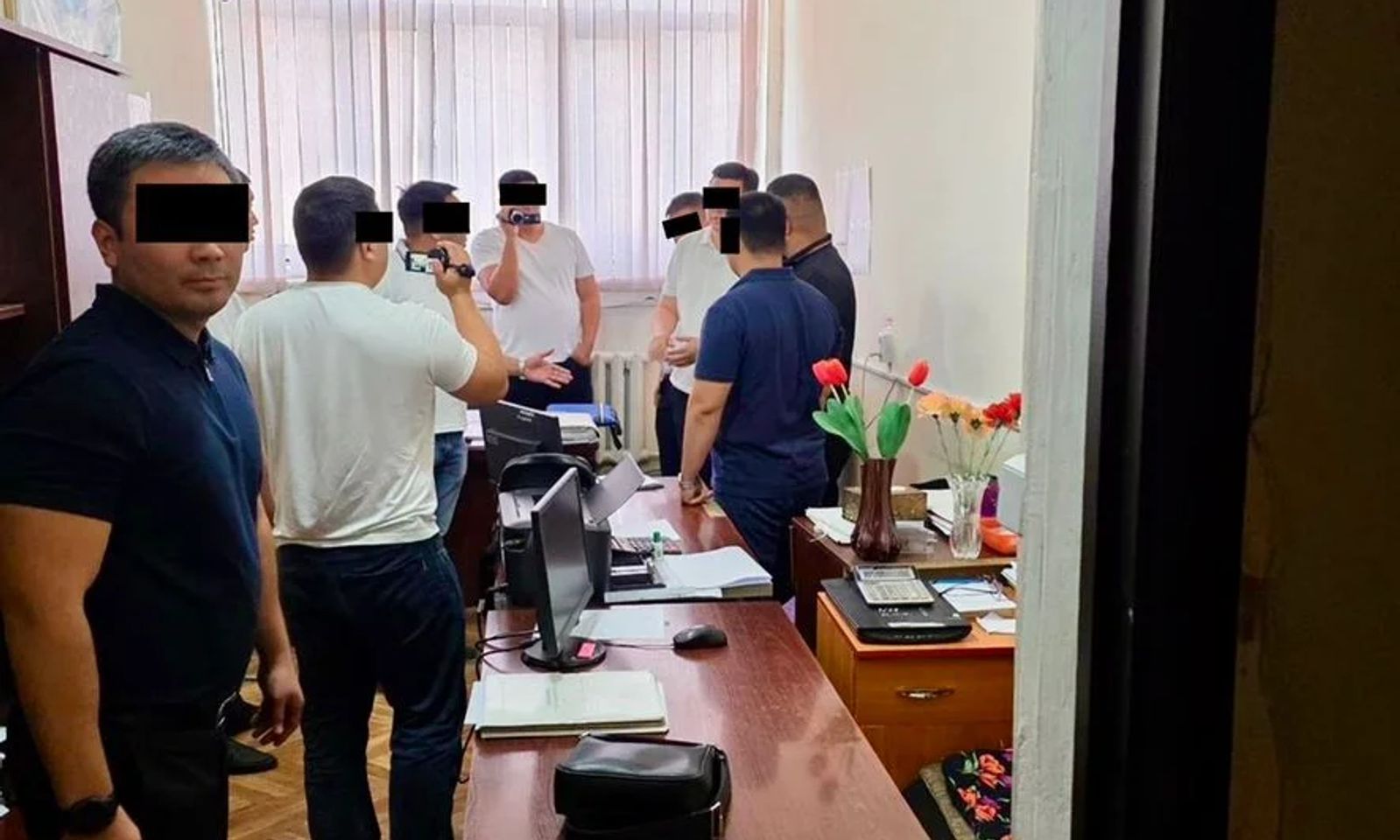 Араванда пара берүүгө аракет кылган жаран кармалды