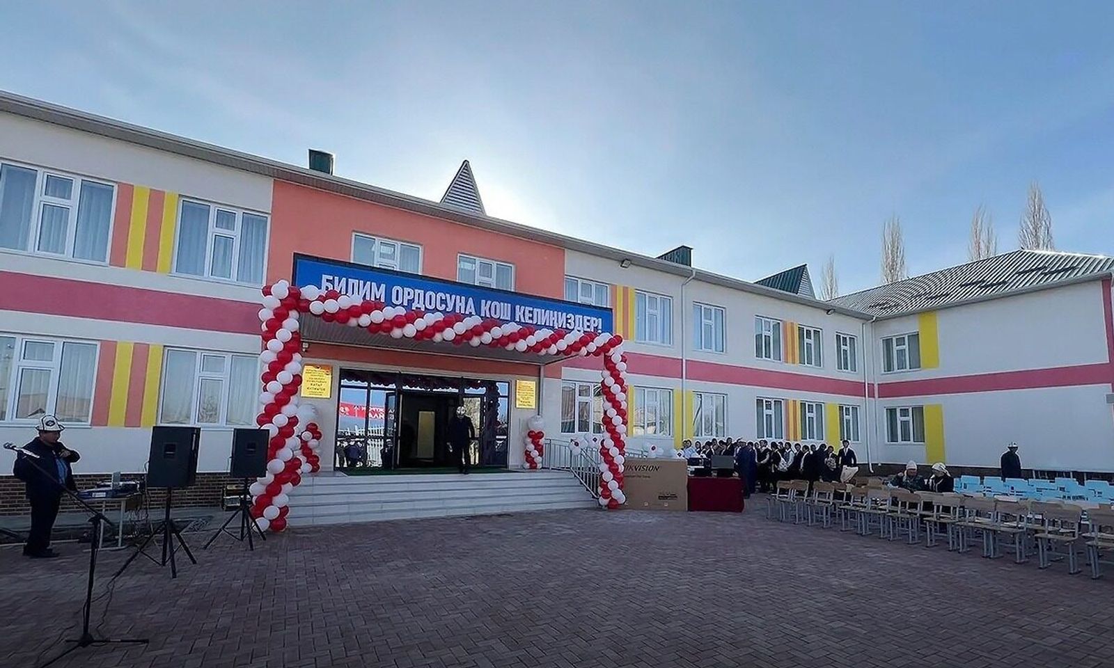 Өзгөн районунун Кашка-Терек айылында 225 орундуу жаңы мектеп спорт залы менен кошо пайдаланууга берилди