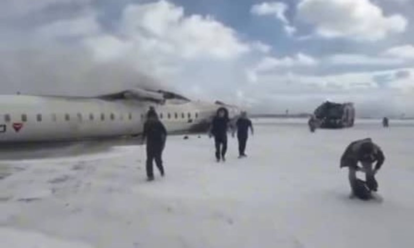 Учак 80 жүргүнчүсү менен кырсыкка учурады