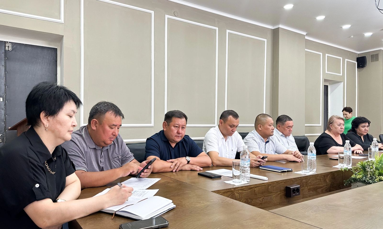 Эрмат Джумаев Талас облусунда медициналык кадр жетишсиздигин чечүү жолдорун талкуулады