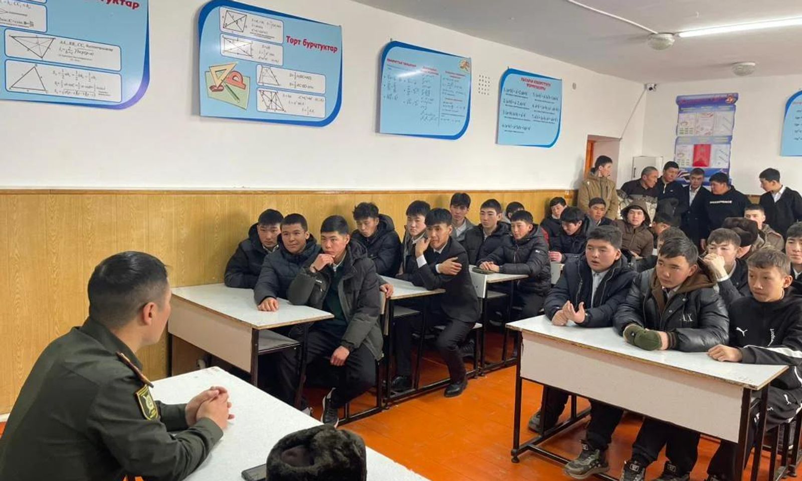 Аскер кызматында иштөөгө кызыгасызбы? Коргоо министрлиги кеңеш берет