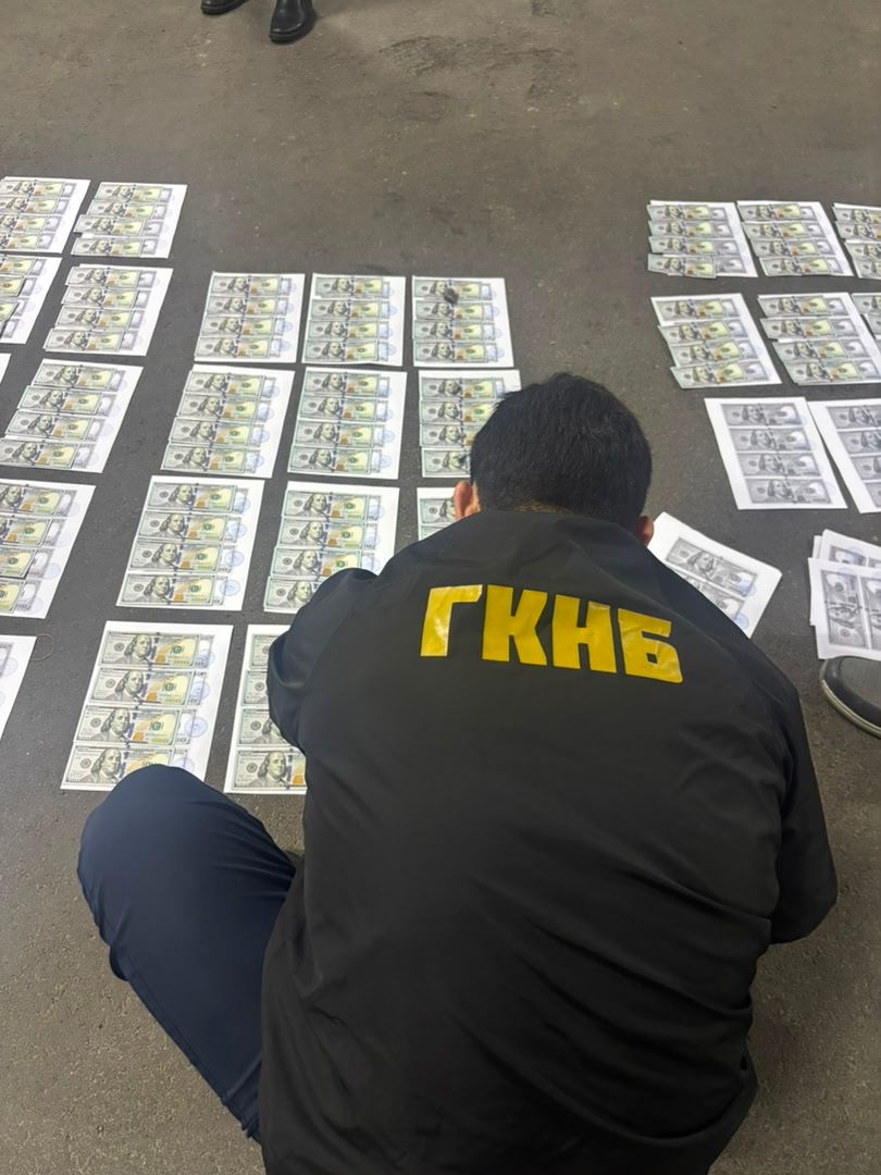 Судьяларга пара берүү шылтоосу менен акча талап кылган жактоочу кармалды