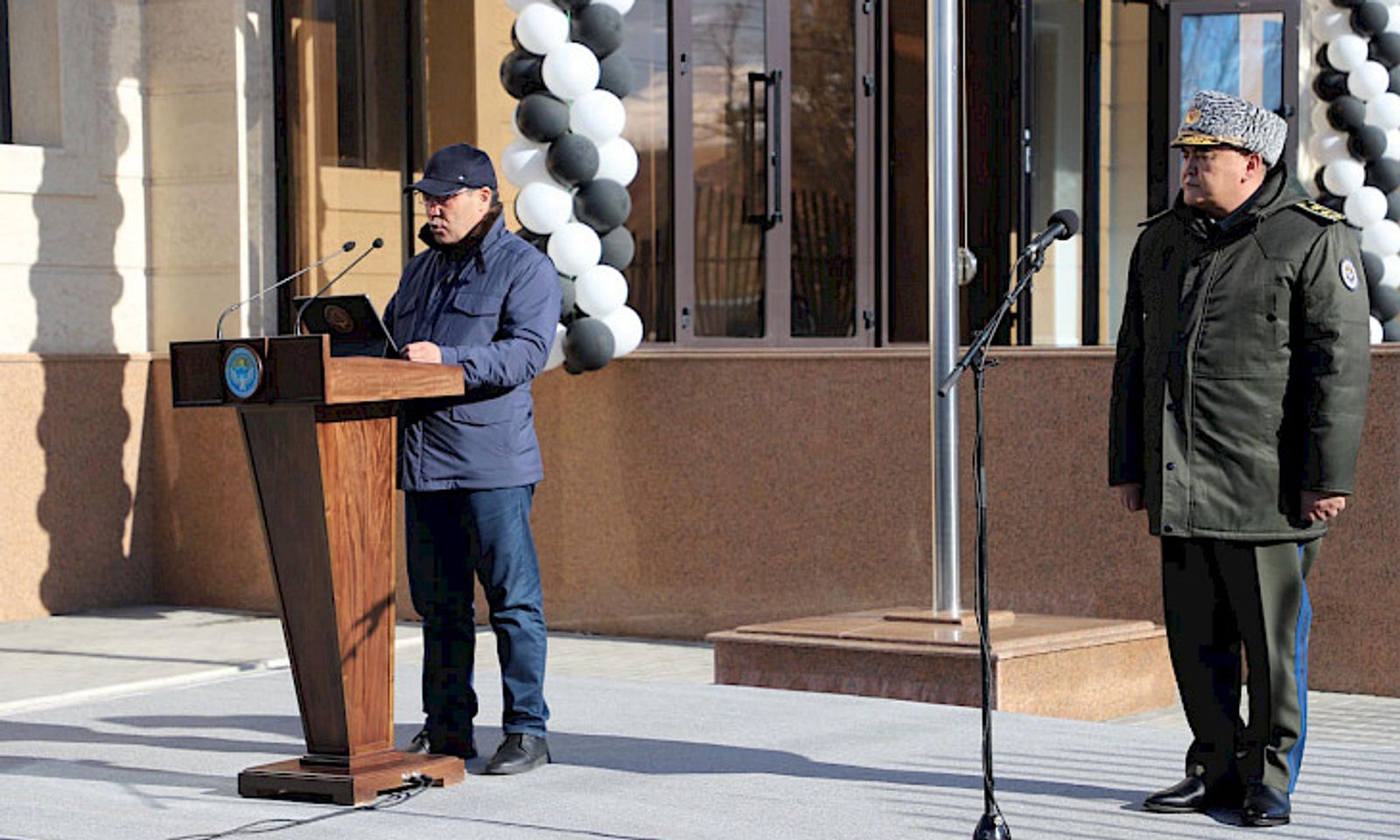 Президент: Коопсуздук кызматкерлеринин шарттарын жакшыртуу багытында бир топ иштер жасалды