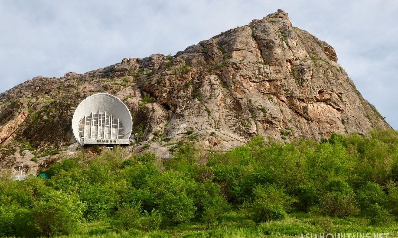 Ош шаарында жер тилкелерин мыйзамсыз менчиктештирүү боюнча иш козголду