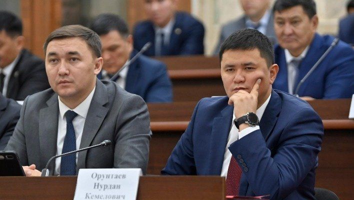 Бекешев: Нурдан Орунтаевди абакка эмес, майыптардын арабасына отургузуп, курулуштарды кыдыртуу керек !