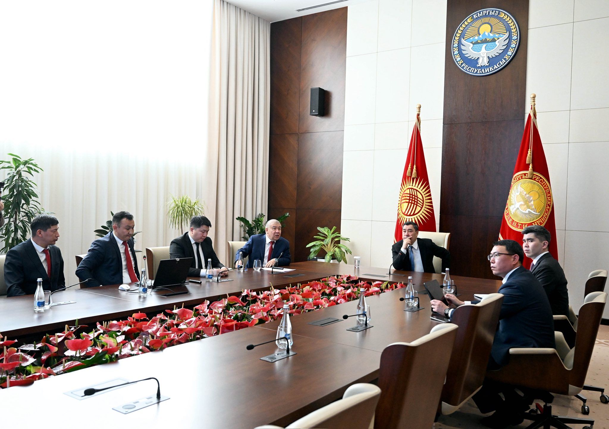 Садыр Жапаров МСКнын “Салык күзөт” жаңы тутумунун иши менен таанышты