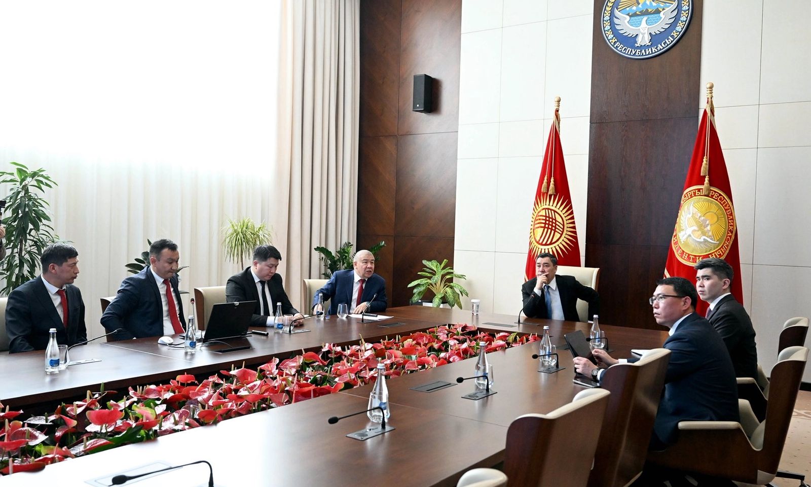 Садыр Жапаров МСКнын “Салык күзөт” жаңы тутумунун иши менен таанышты