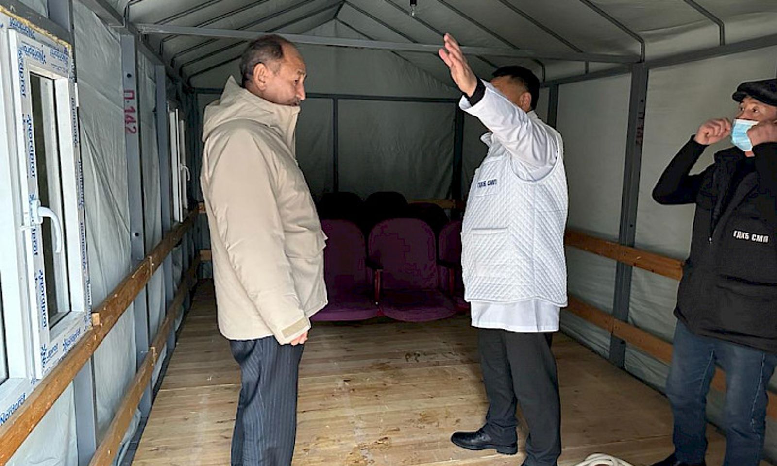 Бишкектеги балдар ооруканасында кезек күткөндөр үчүн 8 мобилдик госпиталь орнотулду