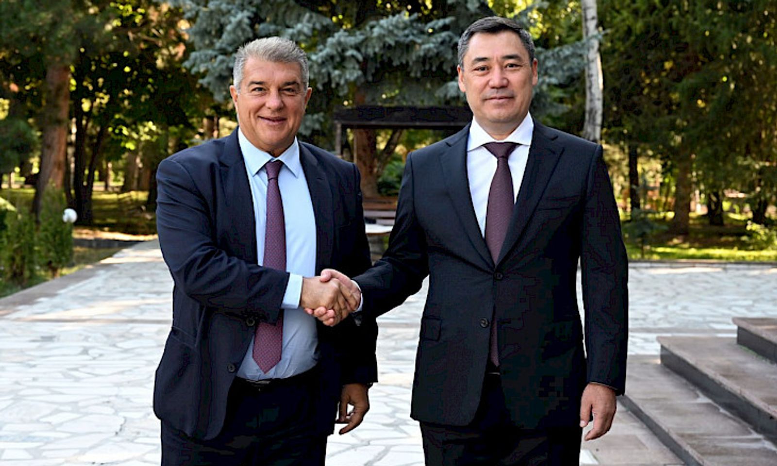 Садыр Жапаров «Барселона» футбол клубунун президенти Жоан Лапорта менен жолугушту