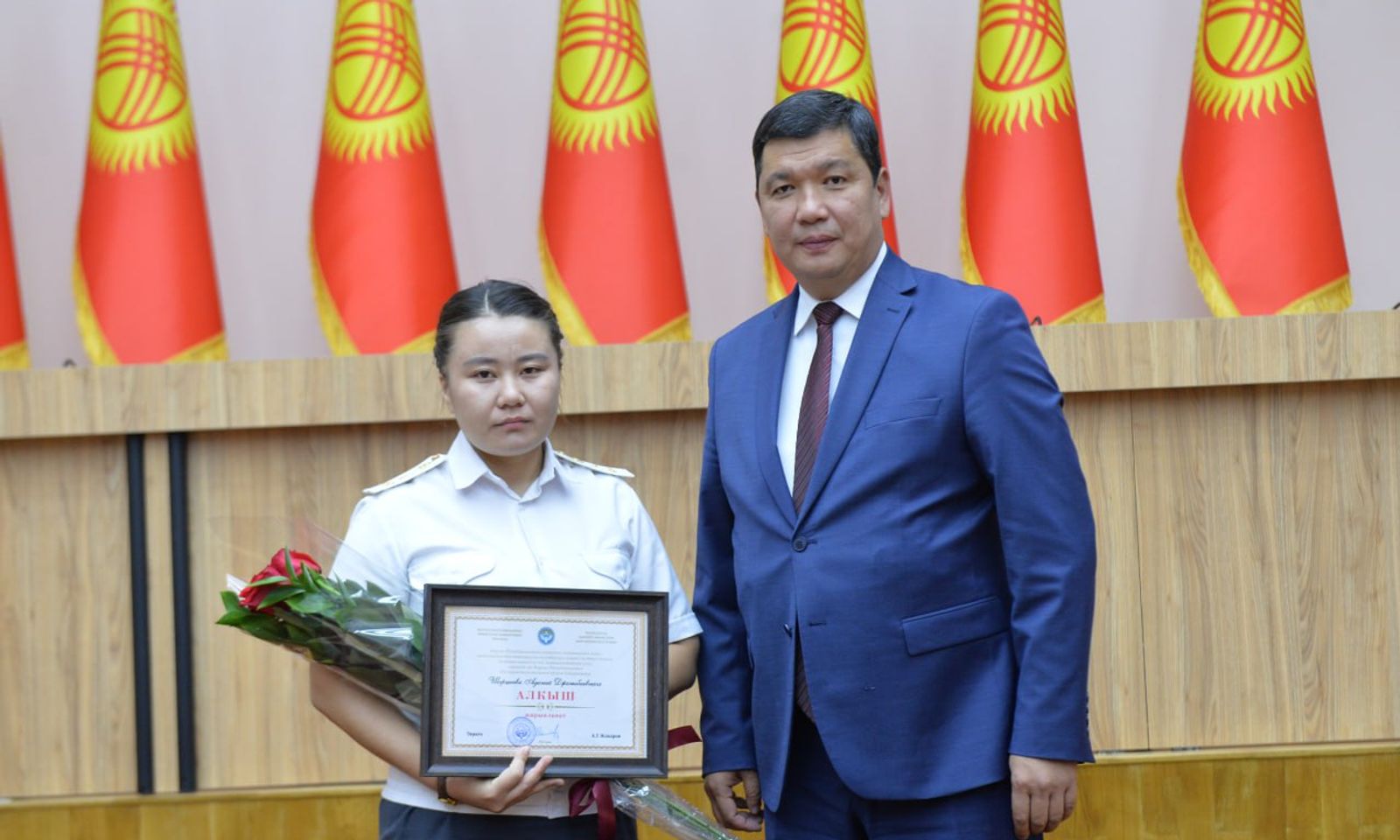 Ички иштер органдарынын бир катар кызматкерлери ак ниет кызматы үчүн Министрлер Кабинети тарабынан сыйланды