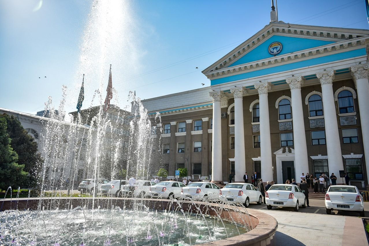 Бишкекте муниципалдык кызматтарга жаңы техника тапшырылды