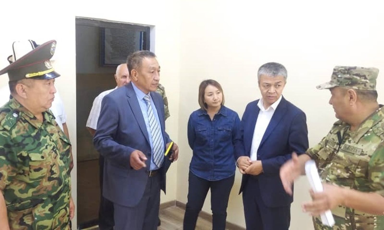 Билим берүү министринин орун басары Жазаларды аткаруу кызматынын №3 мекемесиндеги кесиптик окуу жайы менен таанышты