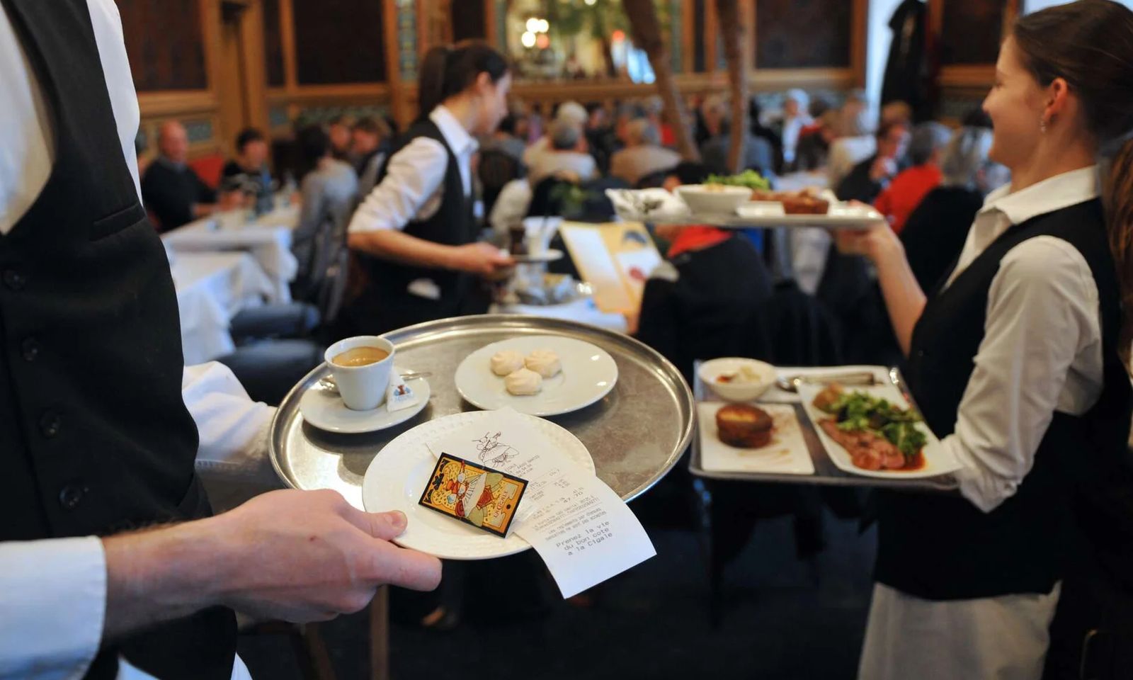 Спикер коомдук тамактануучу жайлардагы тамак-аштын кымбаттаганын сынга алды