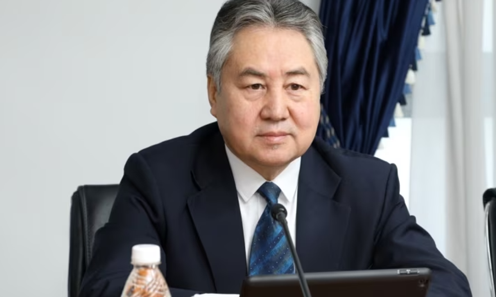 Министр Кулубаев орусиялыктарга жарандык берүүнү жумушчу күчтүн жетишсиздиги менен түшүндүрдү