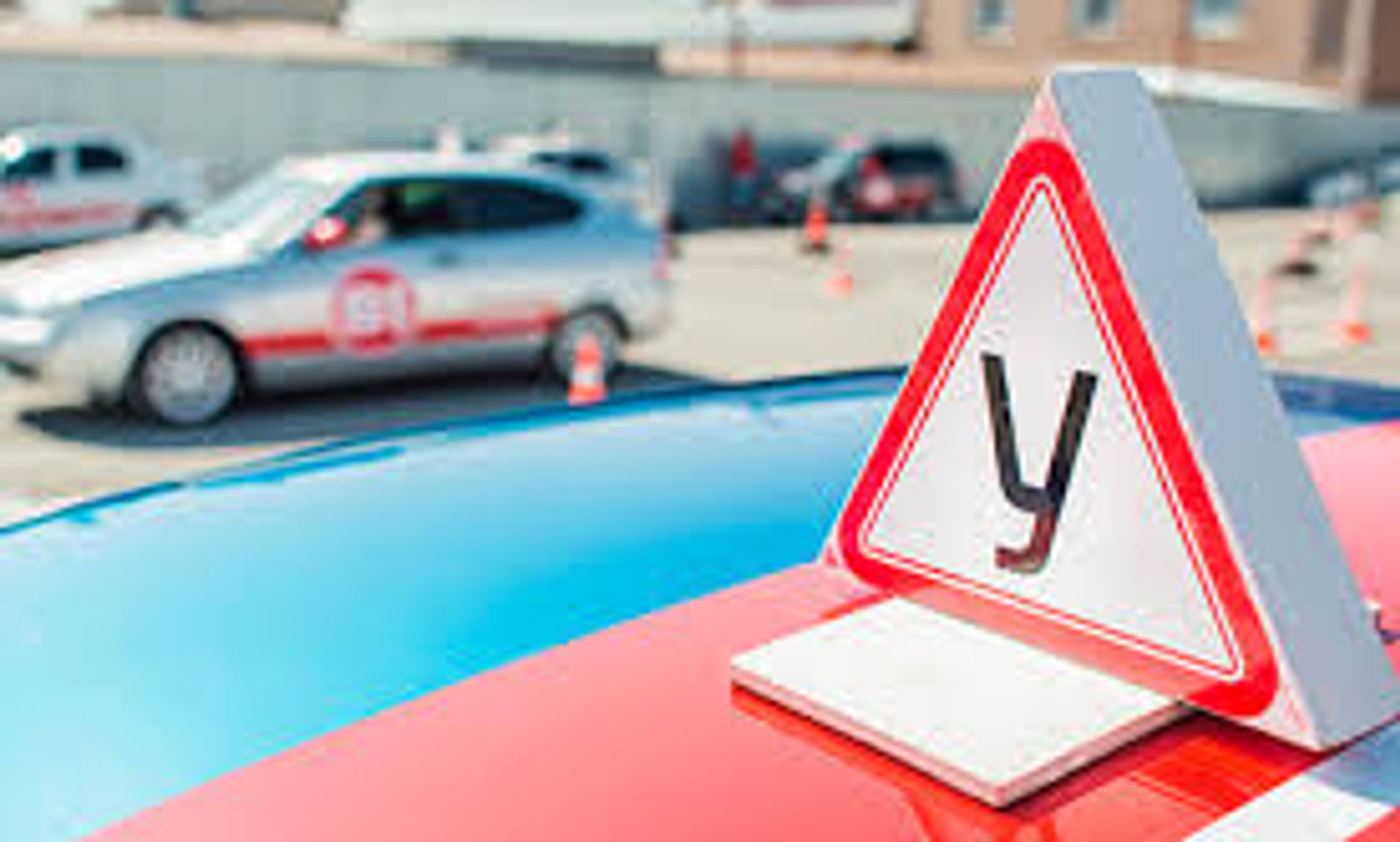 Мамлекеттик автомектептерде окуунун баасы 19 миң сом деп бекитилди