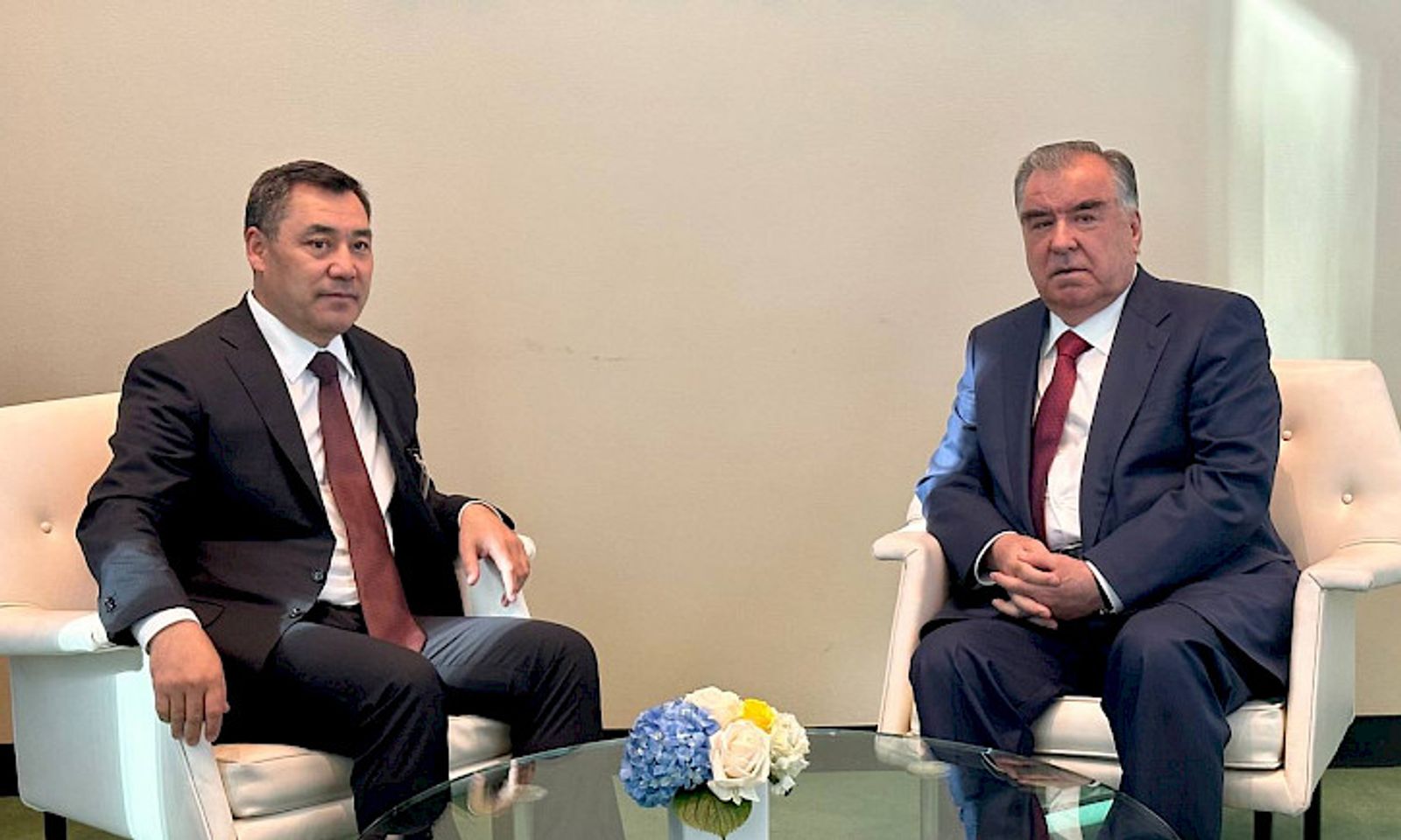 Нью-Йоркто Кыргызстан менен Тажикстандын президенттери жолугушту