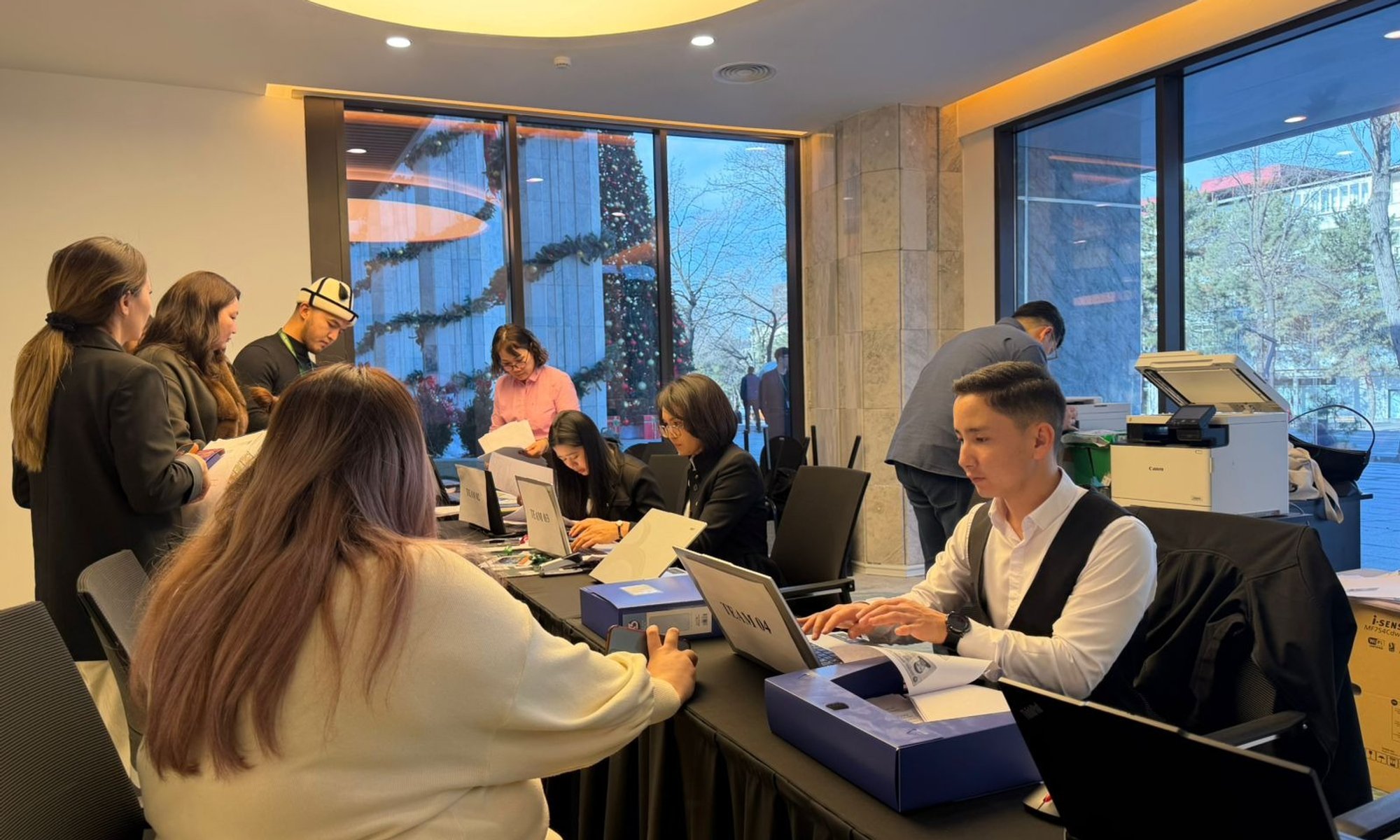 Royal Central Park долбоорунда батирге депозит таризделген кардарлардын сүрөтү