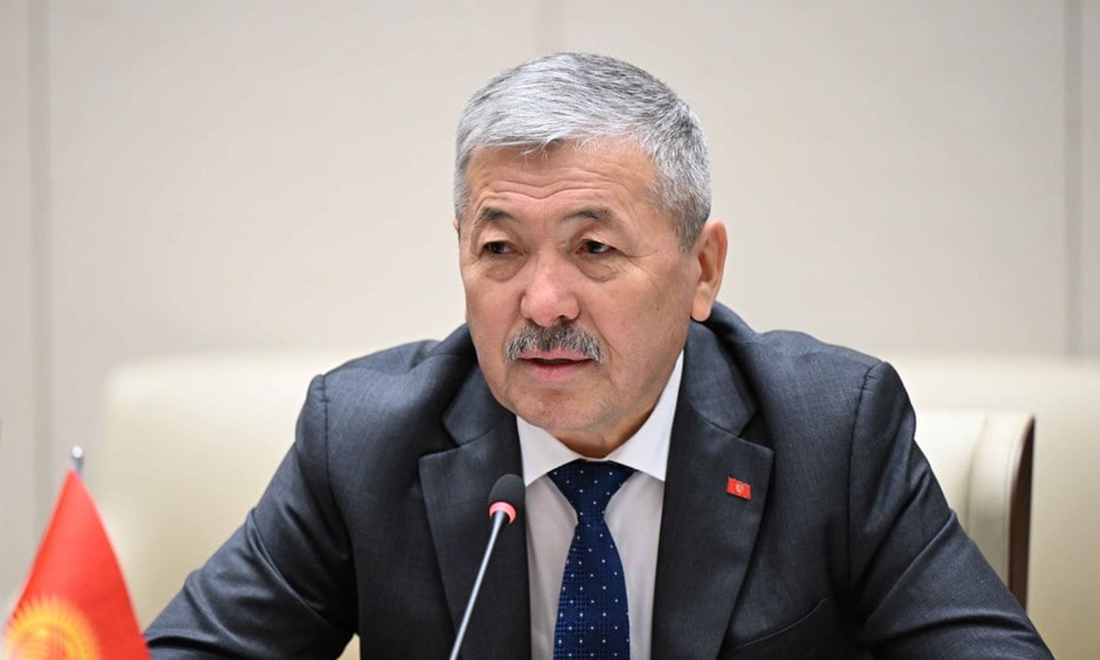 Министрлер кабинетинин төрагасы Касымалиев курулуш тармагынын кызматкерлерин кесиптик майрамы менен куттуктады