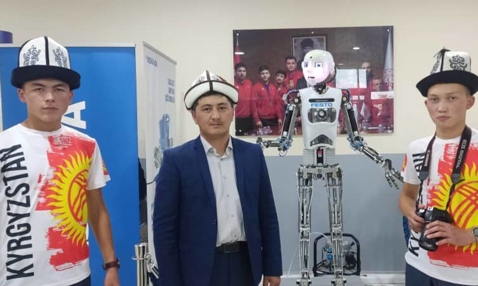 Ак-Суулук ойлоп табуучулар Түркиядагы робот сынагына катышты