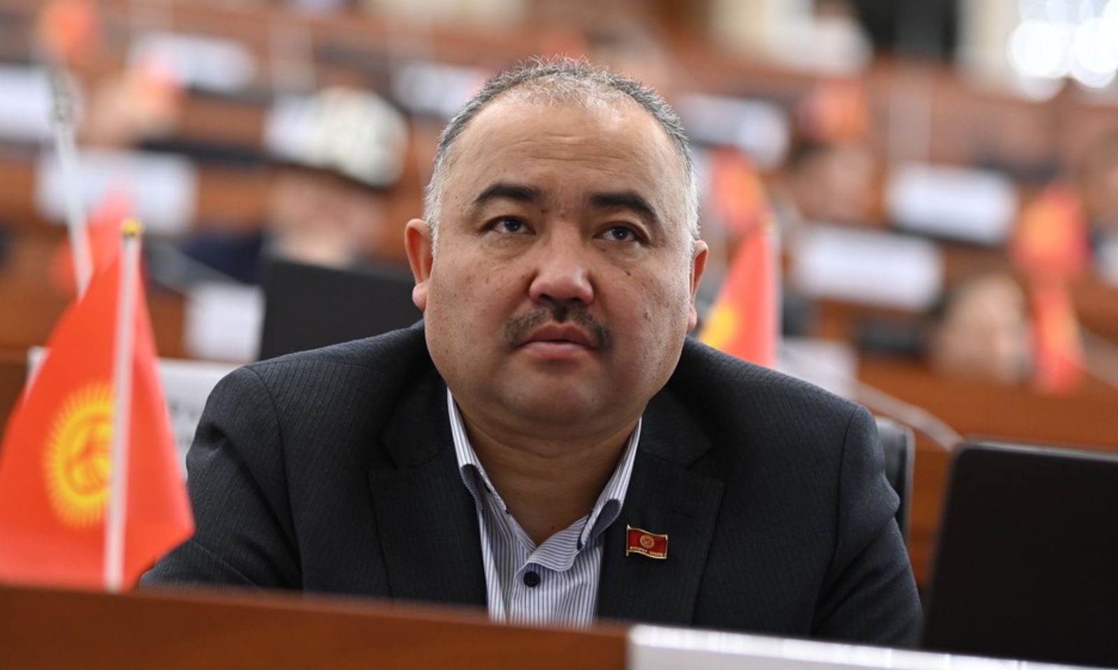 Шакиев: Депутаттар каалаган учурда, каалагандай сүйлөп жатат. Эч кимге тыюу жок