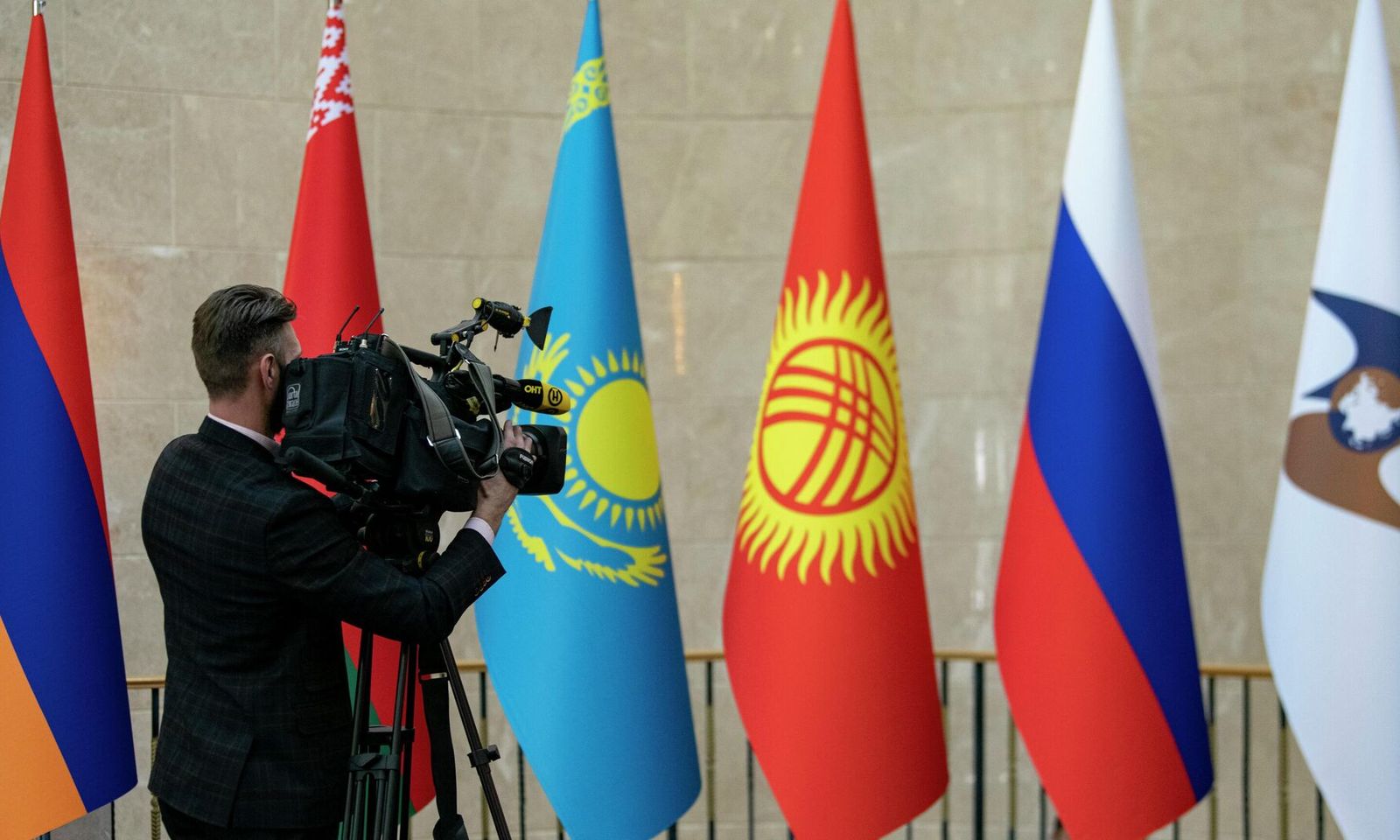 Чолпон-Ата шаарында Евразия өкмөттөр аралык кеңешинин кеңейтилген форматтагы жыйыны башталды