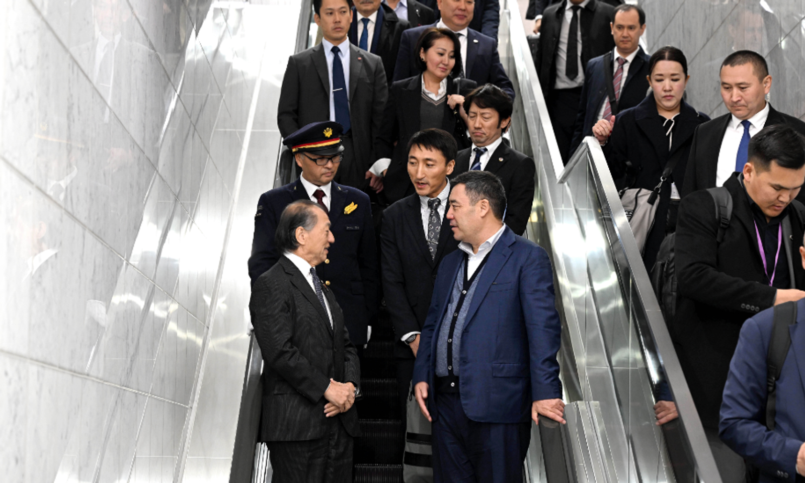 Президент Садыр Жапаров расмий сапардын алкагында Киотого келди