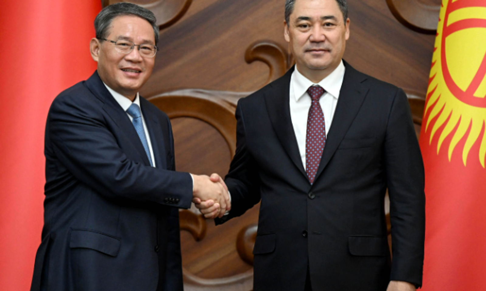 Президент Садыр Жапаров Кытайдын Мамлекеттик Кеңешинин Премьери Ли Цянды кабыл алды