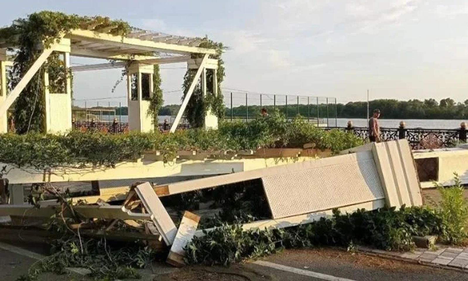 Казакстанда катуу шамалдын кесепетинен 16 адам жабыркады