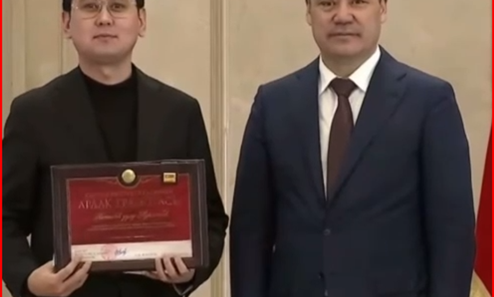 Ырчы Нурлан Насип Кыргыз Республикасынын Ардак грамотасы менен сыйланды