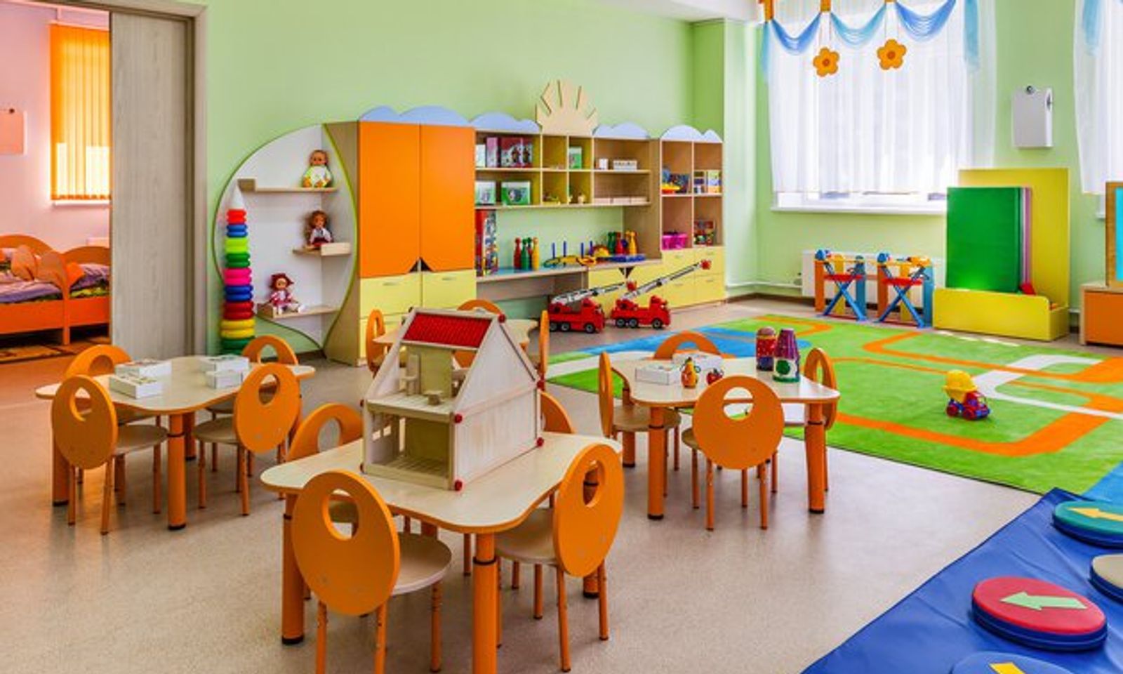 Минкаб төрагасы бардык бала бакчаларга видео камераларды орнотууну тапшырды