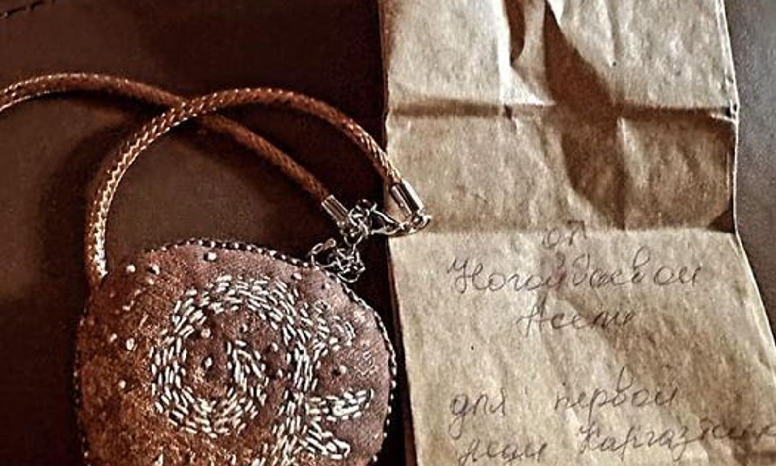 Биринчи айым Айгүл Жапарова мурдагы күйөөсү тарабынан бычакталган Аселден кабар алды