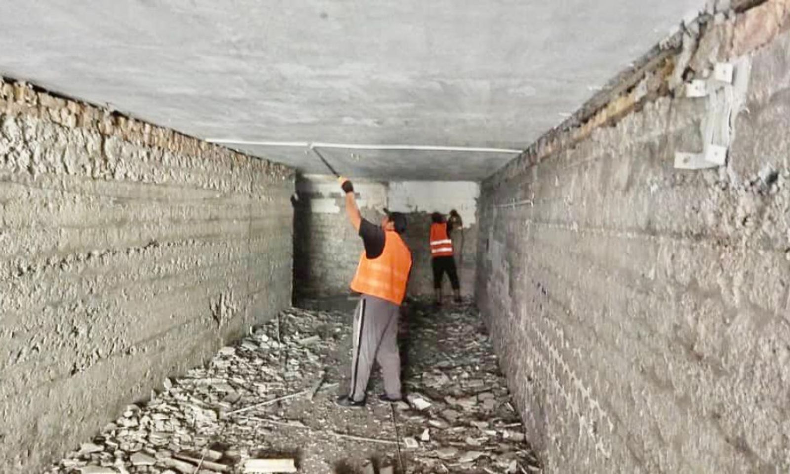 Айтматов жана Толстой көчөлөрүнүн кесилишиндеги жер астындагы өтмөк оңдолууда