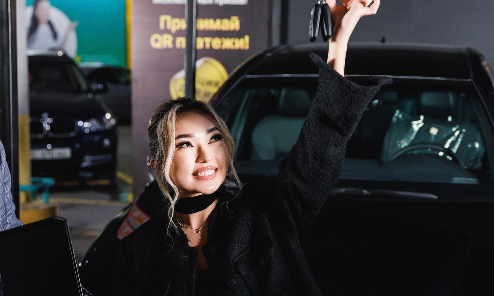 MBANK Toyota Camry 80 унаасынын биринчи ээсинжана MBusiness менен MKassa’нын “Төлөмдөрдү QR аркылуу кабыл ал” акциясынын биринчи этабынынбашка жеңүүчүлөрүн жарыялады