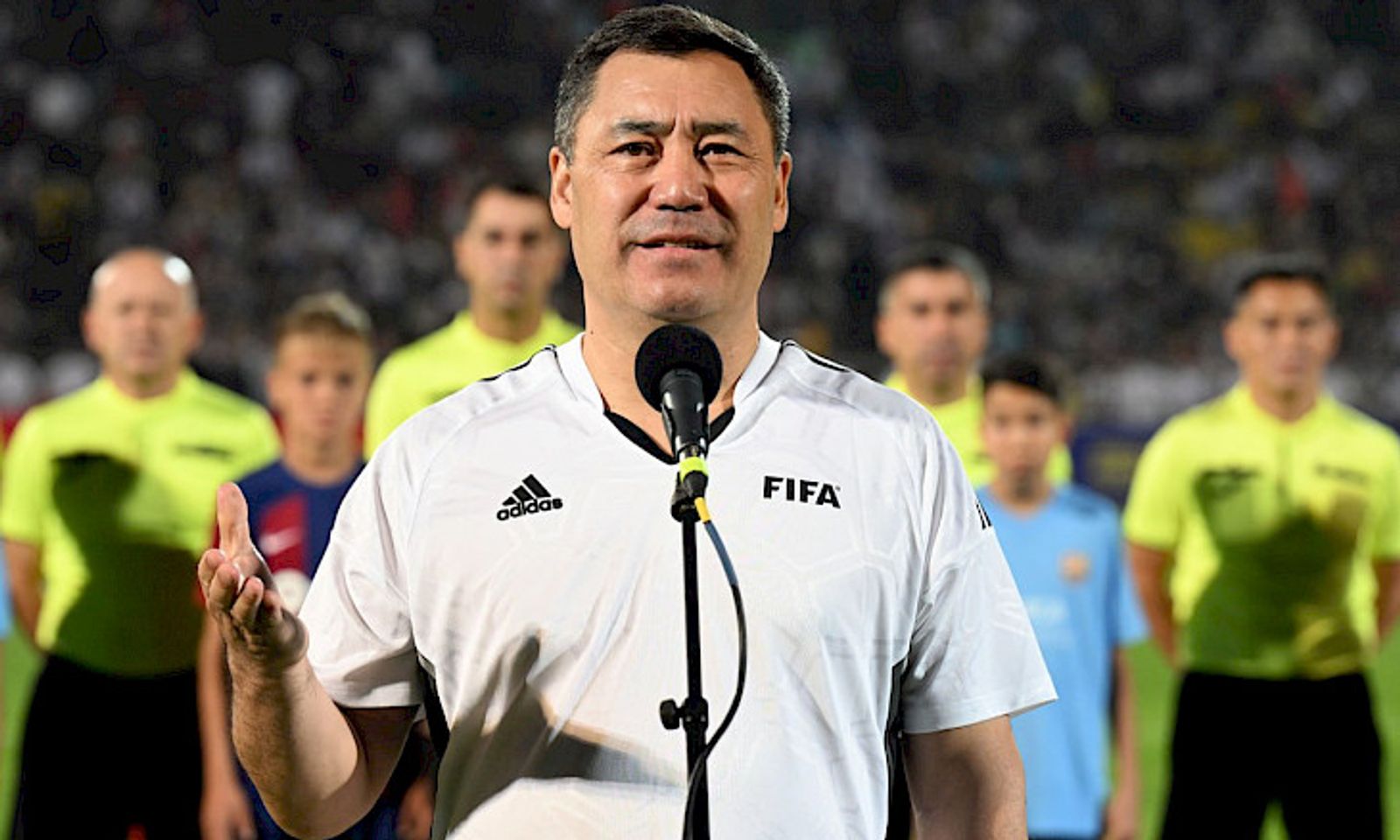 Бишкекте «Барселона» менен Азия легендалары ортосунда футболдук беттеш өттү — фоторепортаж