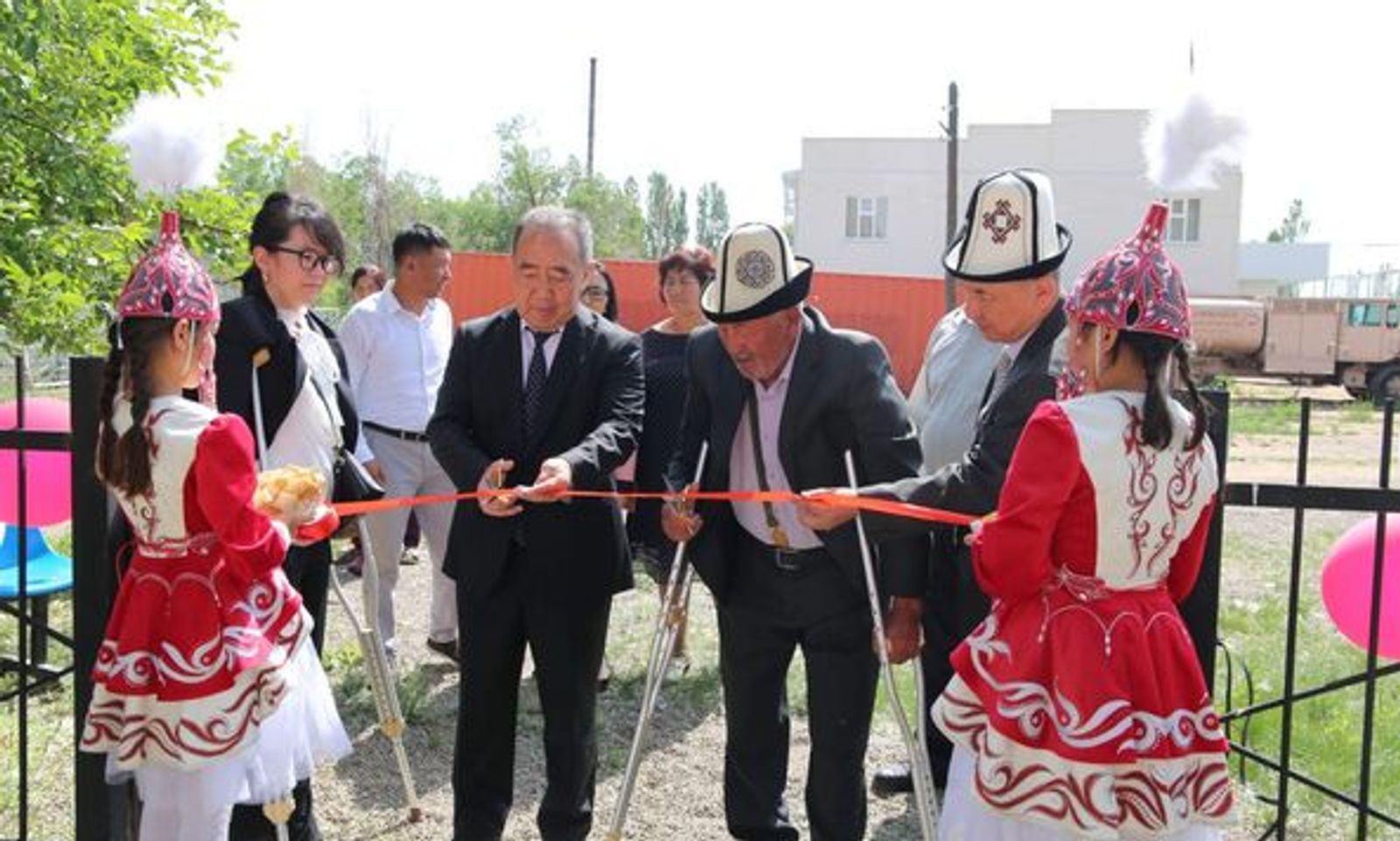 Нарын облусунун Байзак айылында инклюзивдик эс алуу борбору ачылды