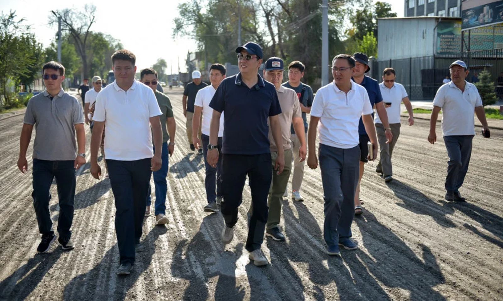 Айбек Джунушалиев Лев Толстой көчөсүн оңдоо иштери менен таанышты