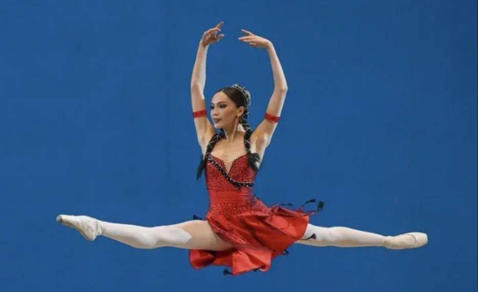 А. Малдыбаев атындагы Кыргыз улуттук академиялык опера жана балет театрынын балет солисттери