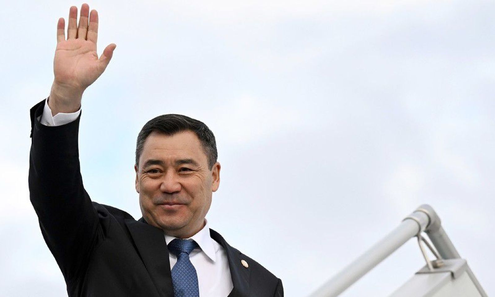 Садыр Жапаров иш сапары менен БАЭге жөнөп кетти — коштоп кеткендер