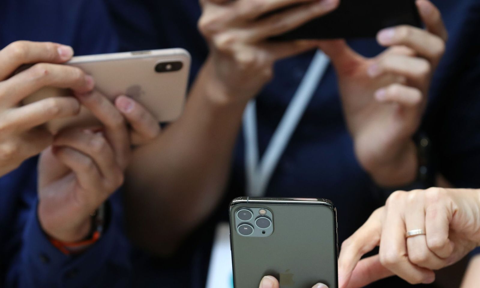 Орусияда бюджеттик кызматкерлерге айфон колдонууга тыюу салынууда