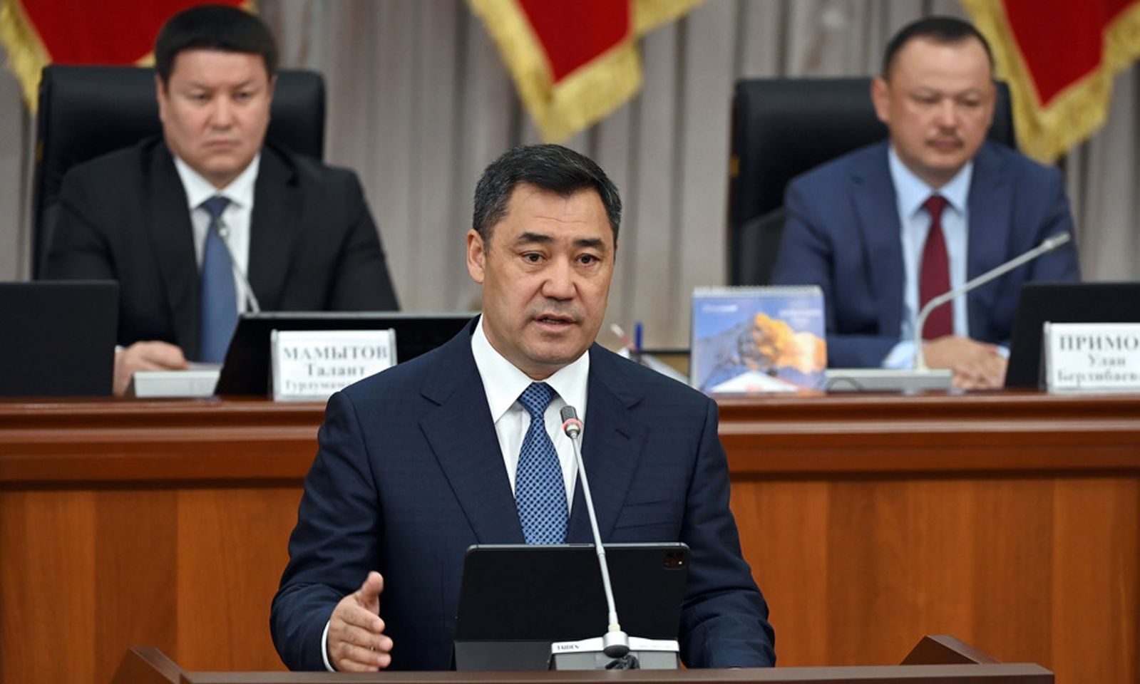 Мамлекет башчы жаны министрлерге так жана таза иштөөнү эскертти